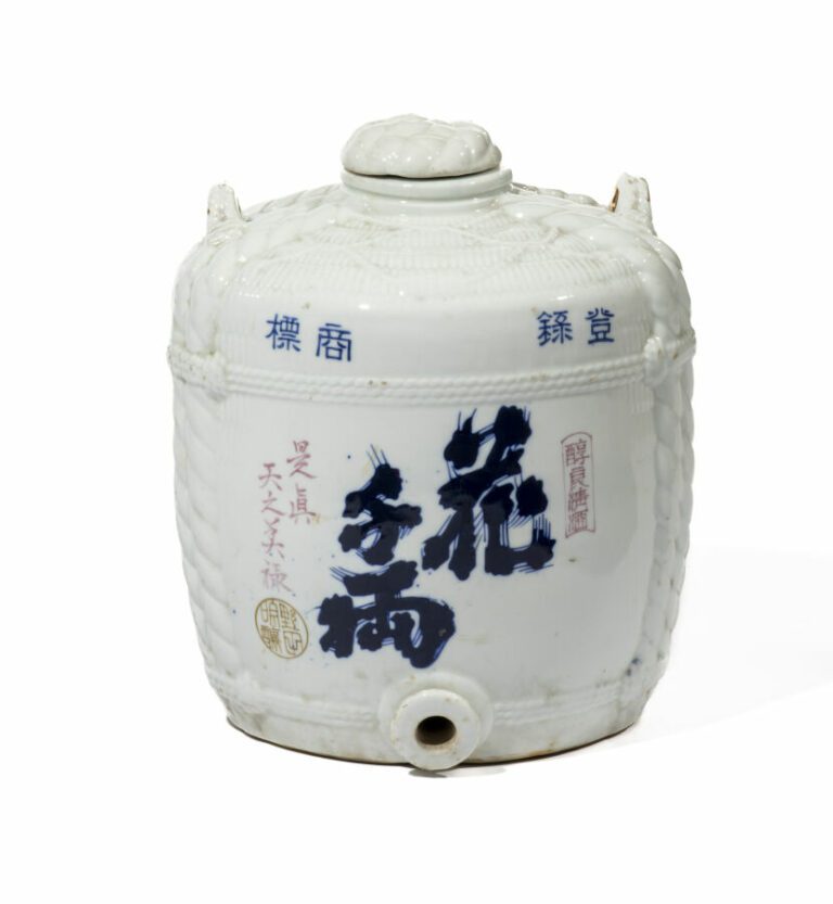Récipient à saké en céramique en forme de panier. - Caractères sous la base .…