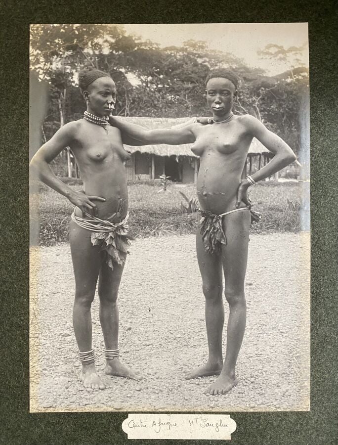 REPUBLIQUE DE CENTRAFRIQUE Classeur : Diverses archives avant 1940. Cérémonies,…