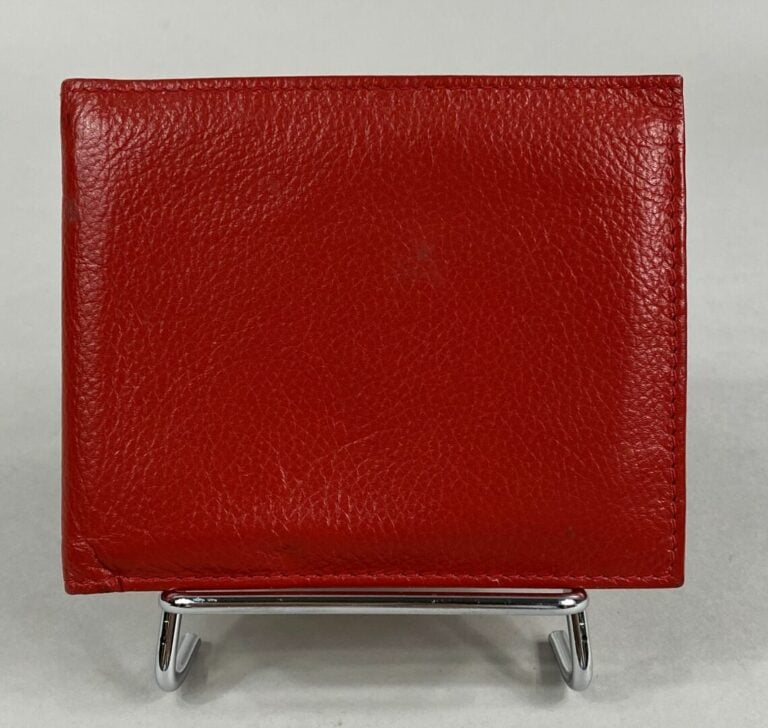 ROLEX - Portefeuille en cuir rouge - Numéroté - 9 x 11.5 cm - (très bon état)…