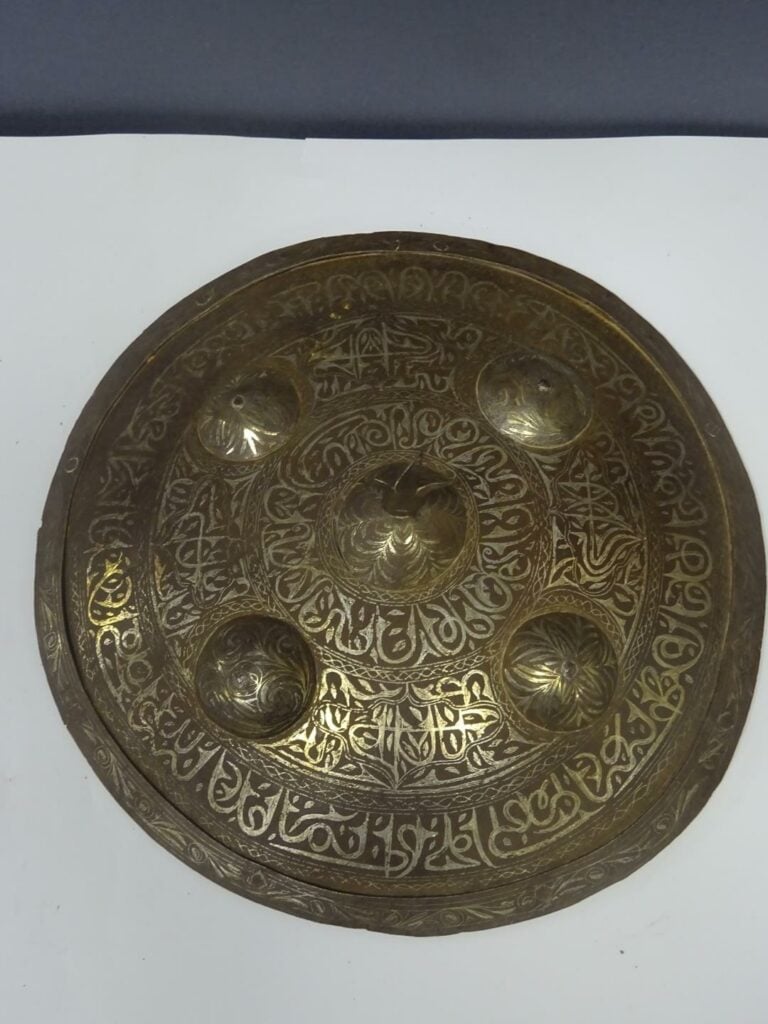 [-] RONDACHE - Maroc - En fer forgé à quatre ambons entièrement ciselée et grav…