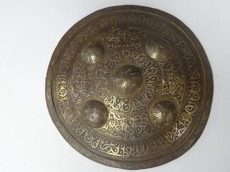 [-] RONDACHE - Maroc - En fer forgé à quatre ambons entièrement ciselée et grav…
