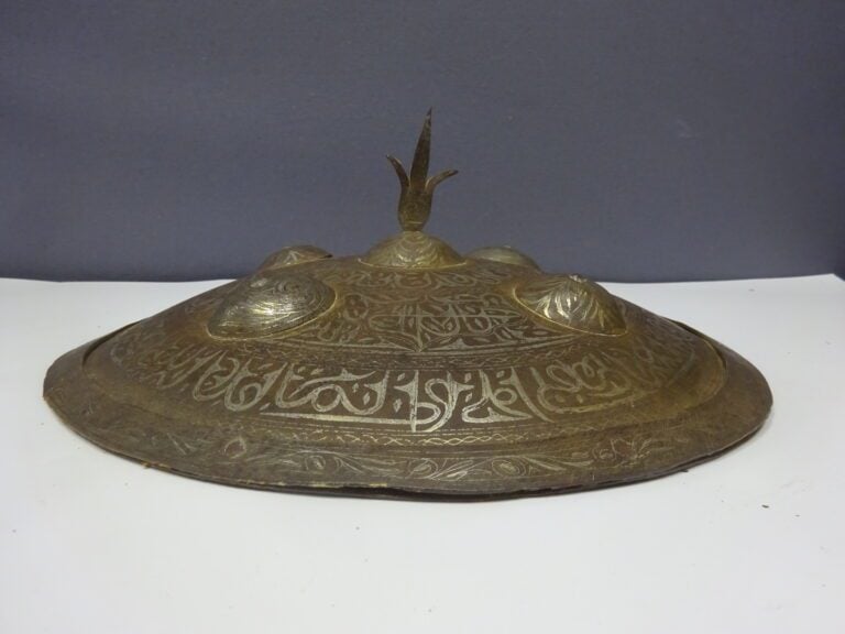 [-] RONDACHE - Maroc - En fer forgé à quatre ambons entièrement ciselée et grav…