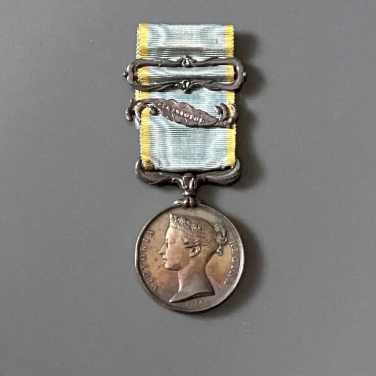 ROYAUME-UNI - Médaille de Crimée, argent, ruban avec agrafe Sébastopol de frapp…