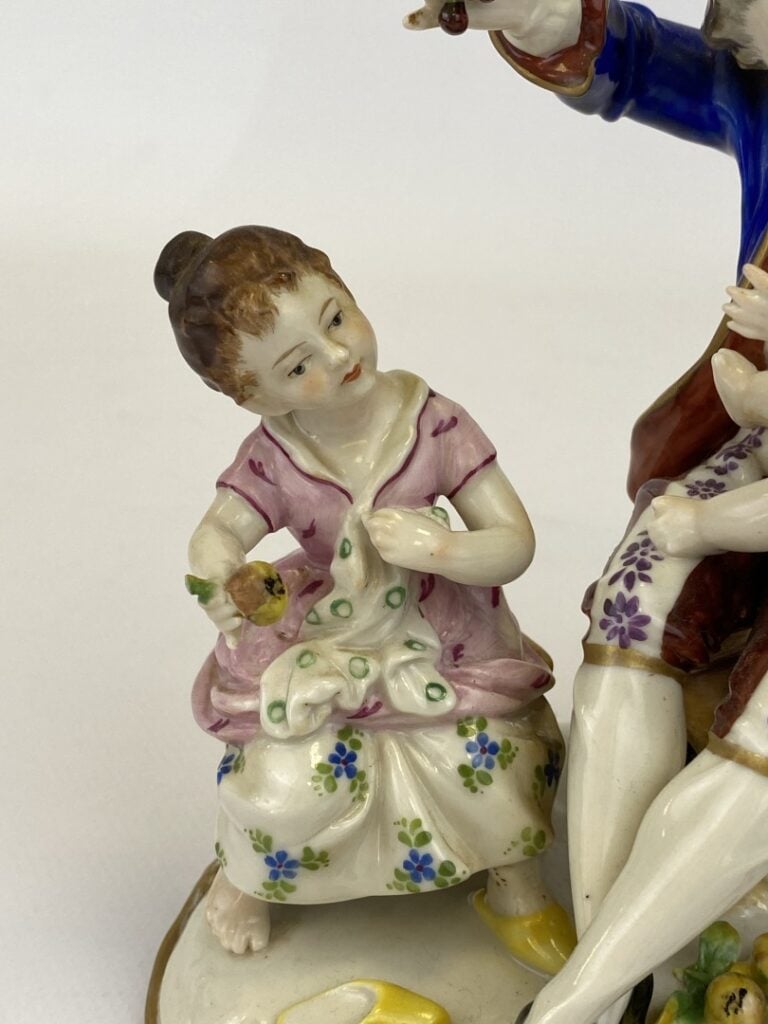 RUDOLSTADT - Allemagne - Groupe en porcelaine dit "le gouter" - Signées sous la…