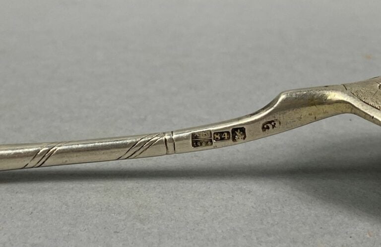 RUSSIE - Cuillère en argent 84 zolotniks (875 millièmes) à décor ciselé de rinc…