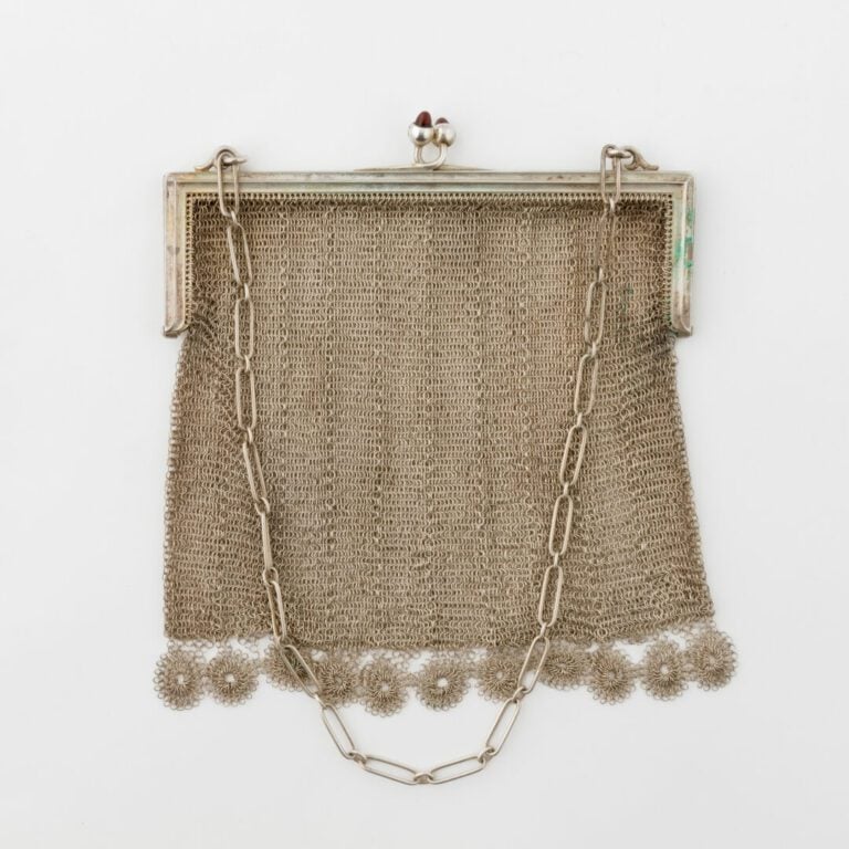 Sac du soir en maille d'argent (800), fermoir orné de cabochons en pain de sucr…