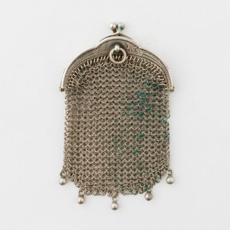 Sac du soir en maille d'argent (800), fermoir orné de cabochons en pain de sucr…