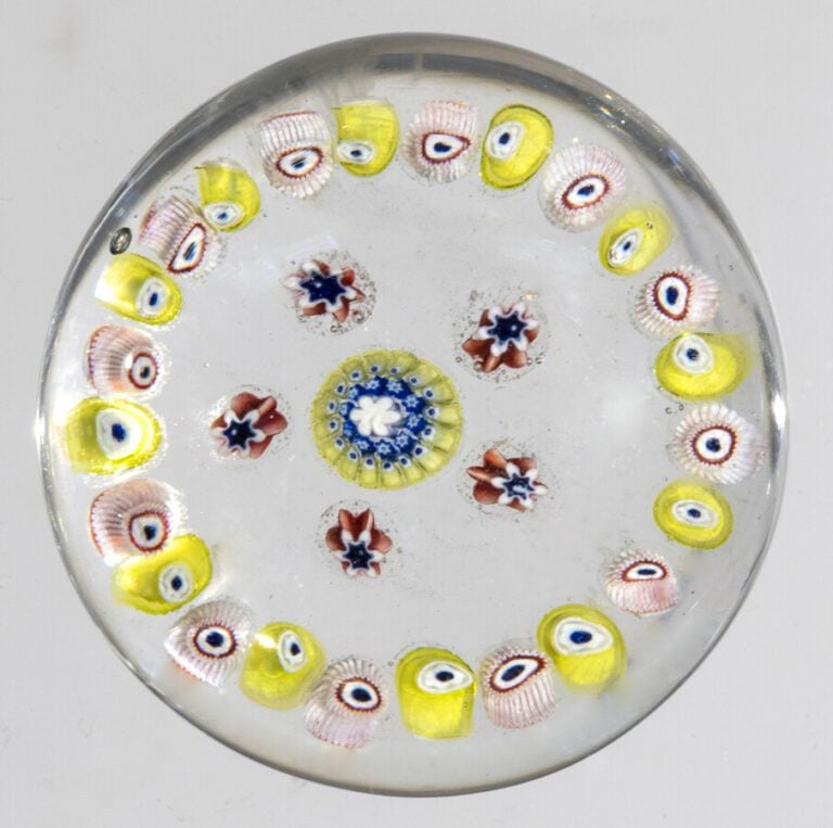 Saint-Louis.Presse-papiers à motif de cercle périphérique de bonbons tricolores…