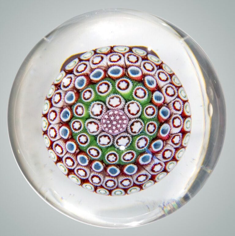 Saint-Louis.Presse-papiers à motif de champignon formé de cinq cercles serrés d…