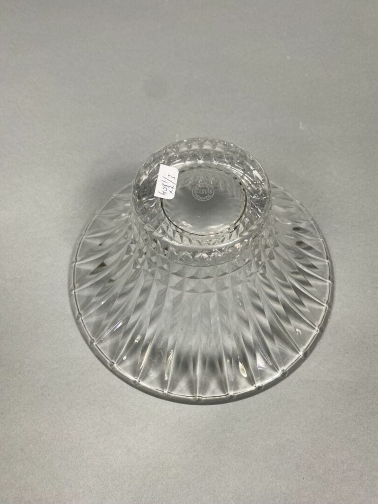 SAINT LOUIS - Vase soliflore en cristal taillé et coupe évasée - Marque sous la…