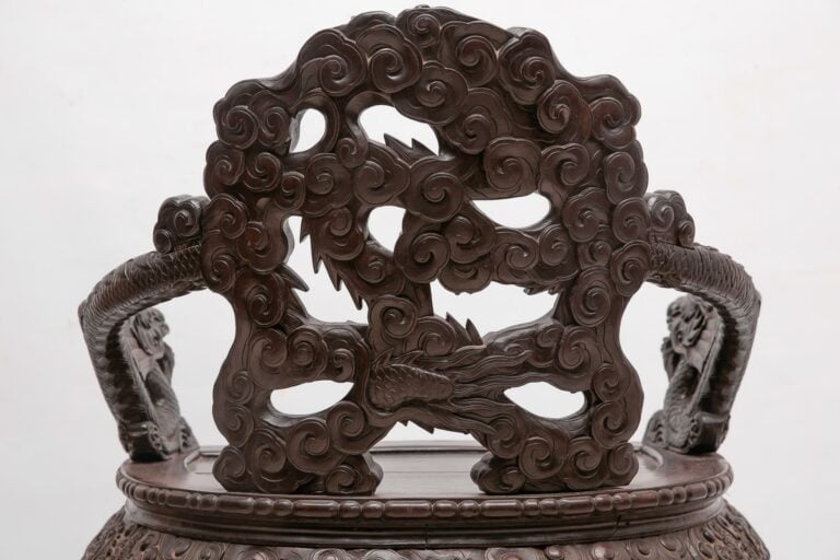 SALON EN BOIS INDIGENE - Vietnam / Indochine, XXe siècle - En bois indigène à r…