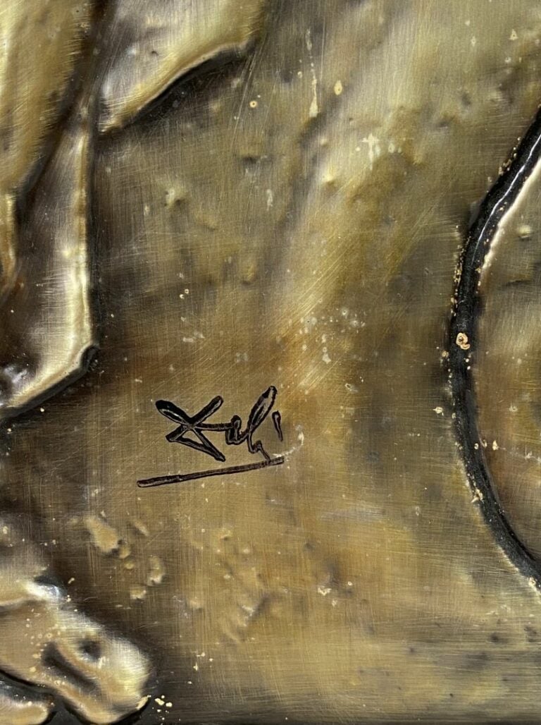 Salvador DALI (1904-1989) - Plaque en métal repoussé figurant Moïse et constitu…