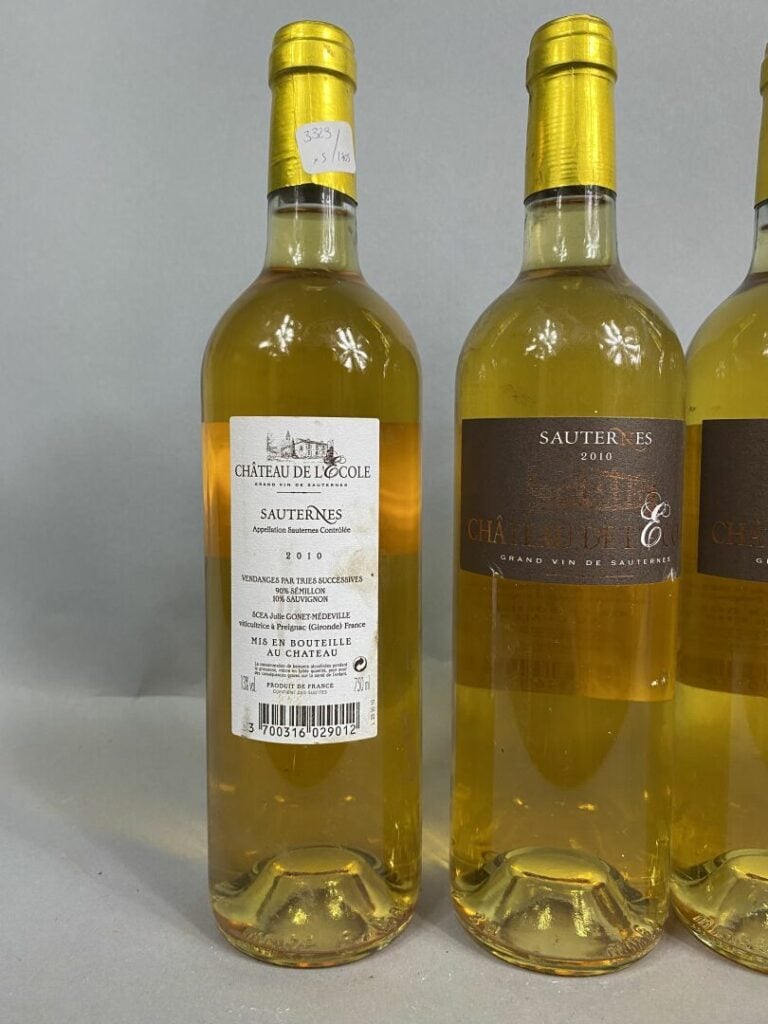 Sauternes, Château de l'Ecole - Lot de quatre bouteilles, 2010 - On joint une b…