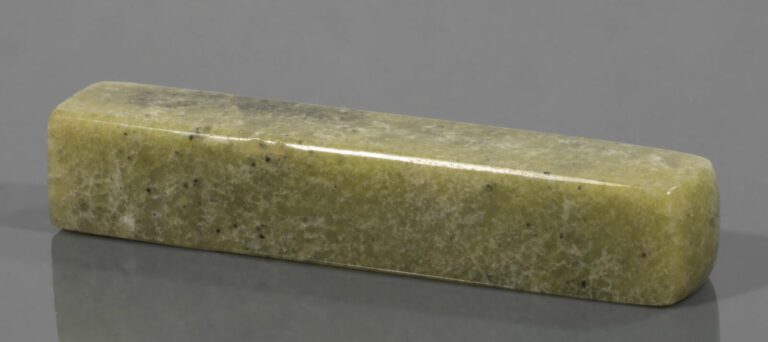 Sceau en pierre verte , non gravé - H: 8 ,5 cm