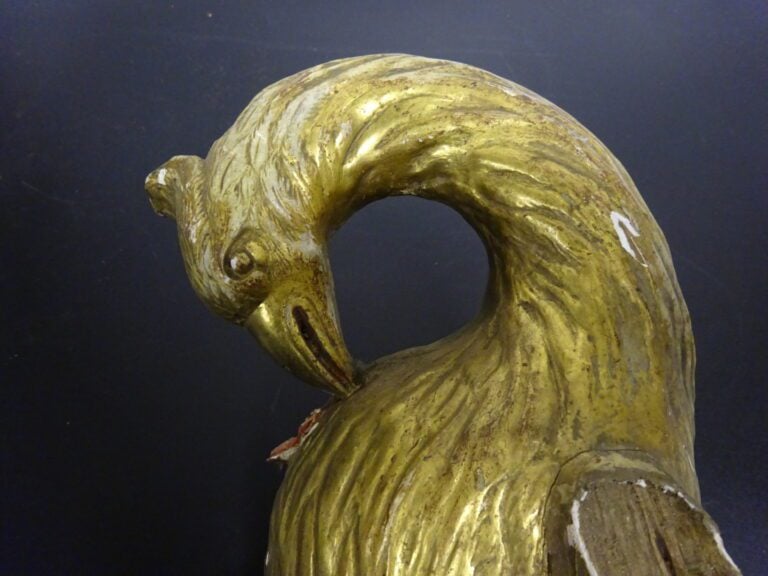 Sculpture en bois doré probablement un aigle niçois. - XIXe siècle - (accidents…