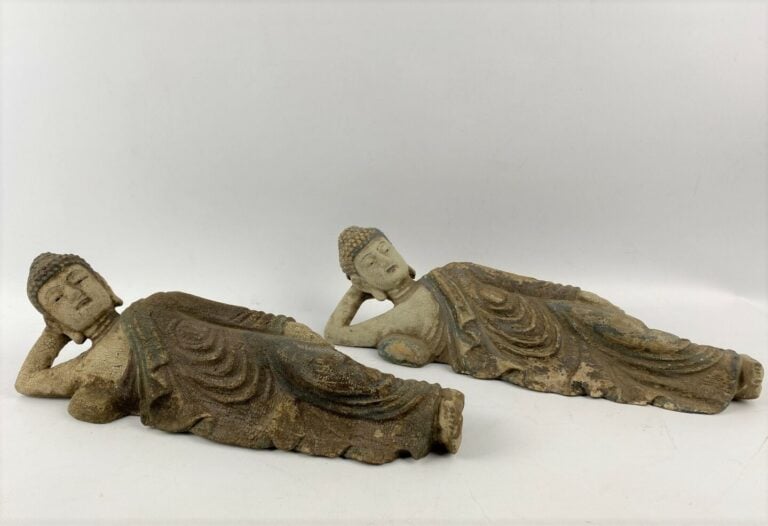 Sculpture en bois polychrome figurant un bouddha allongé - Thaïlande, XXe siècl…