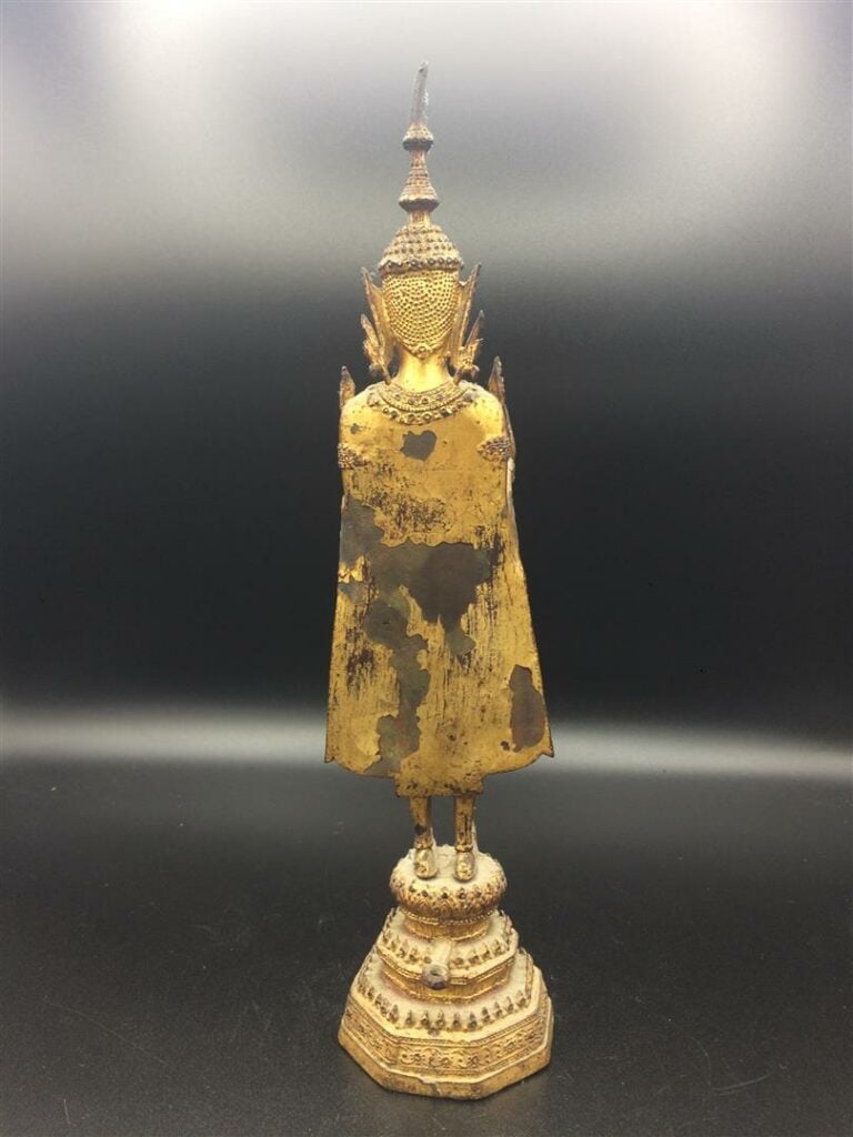[-] SCULPTURE EN BRONZE DORE A L'EFFIGIE DE BOUDDHA RATANAKOSIN - XIXe siècle -…