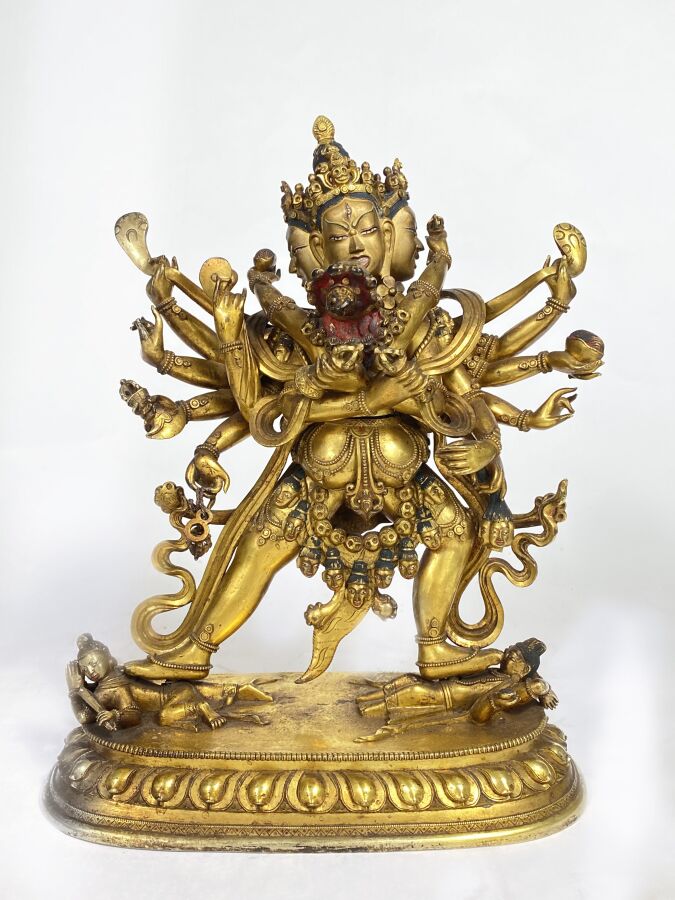 Sculpture en bronze représentant Kalachakra et sa concubine Vishvamata en posit…
