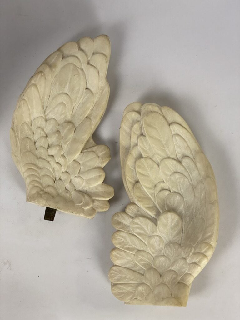 Sculpture en marbre blanc figurant une victoire ailée - H : 53 cm - (accidents,…