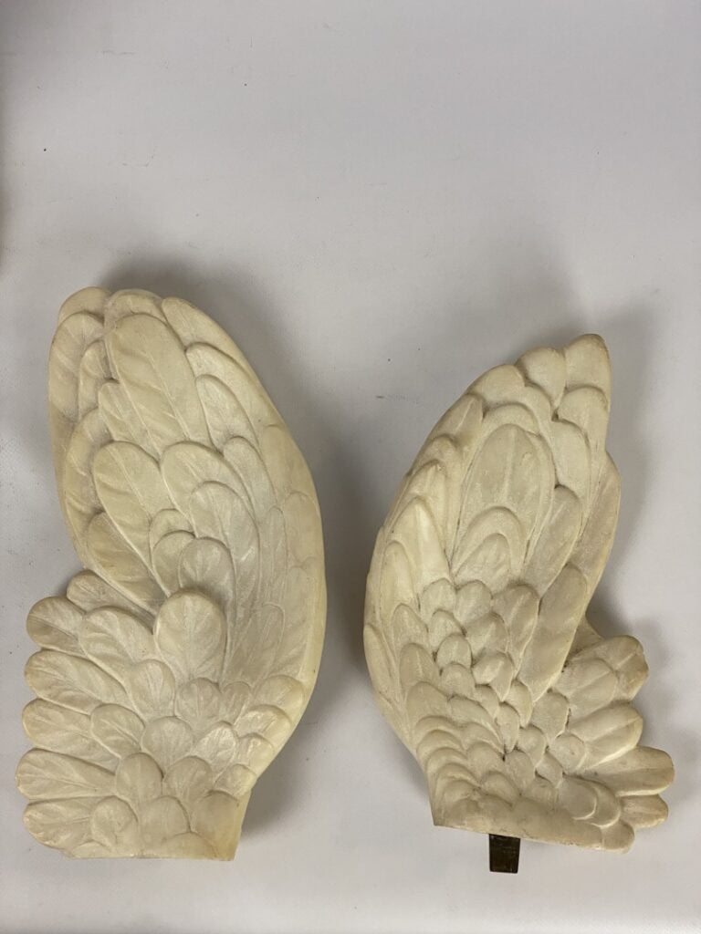 Sculpture en marbre blanc figurant une victoire ailée - H : 53 cm - (accidents,…