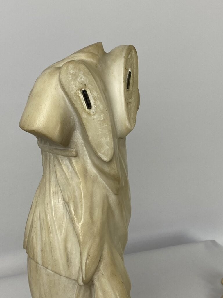 Sculpture en marbre blanc figurant une victoire ailée - H : 53 cm - (accidents,…