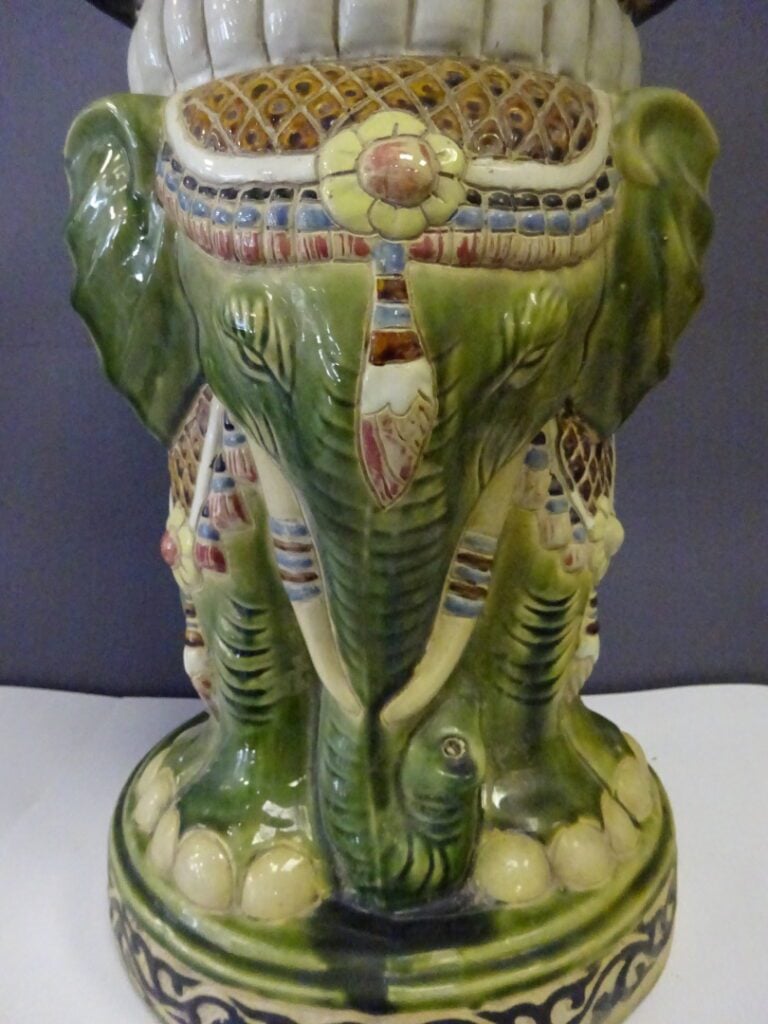 SELLETTE ELEPHANTIFORME / EN FORME D'ELEPHANT EN GRES DANS LE GOUT DE BIEN HOA…