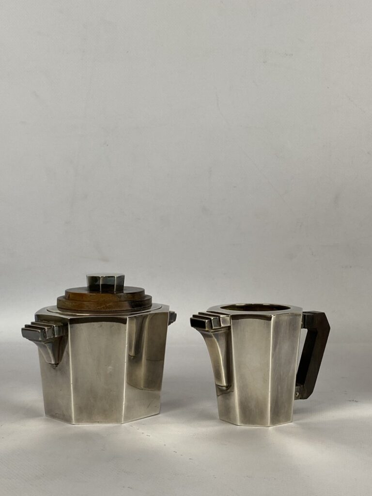 Service à thé café 4 pièces et un plateau à deux anses en métal argenté modèle…