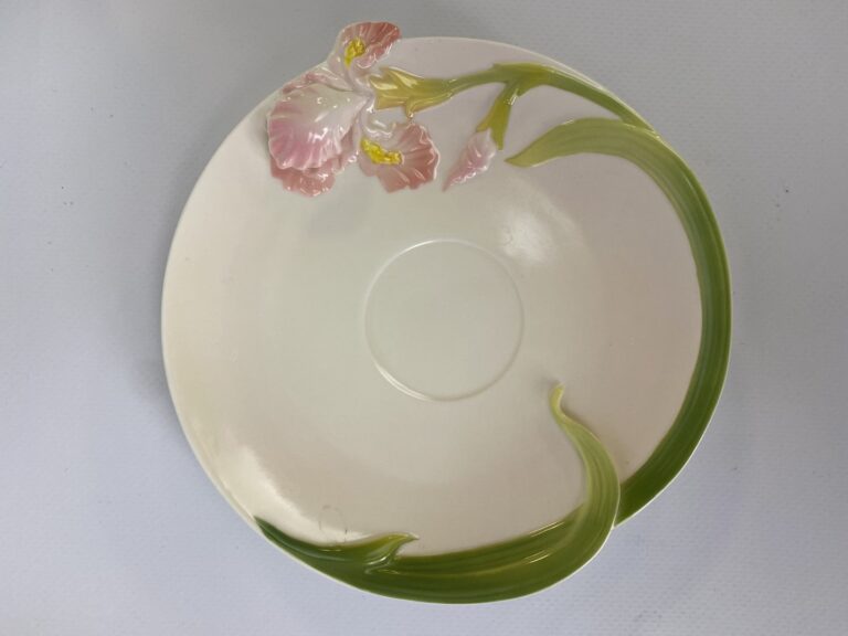 Service à thé en céramique décor aux fleurs - comprenant six tasses et sous tas…
