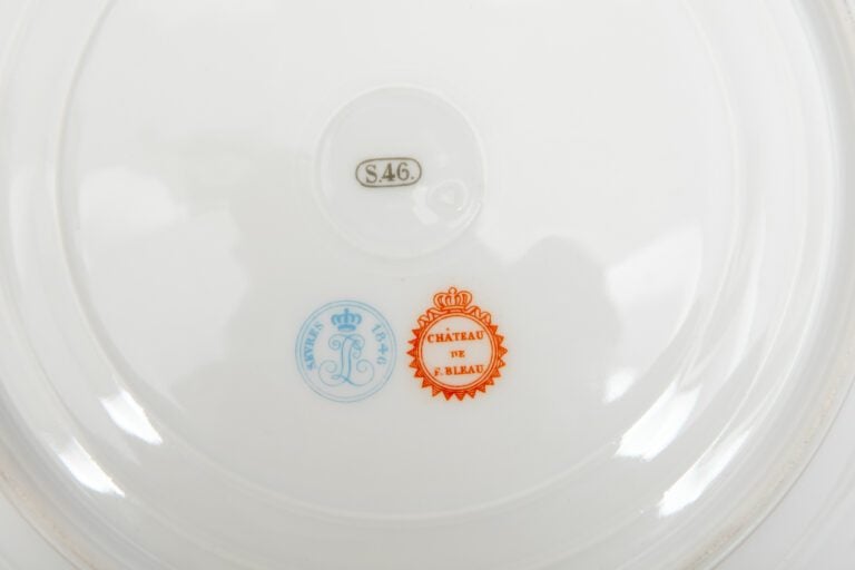 SEVRES (dans le goût de) - Deux assiettes du modèle de service des Chasses du r…