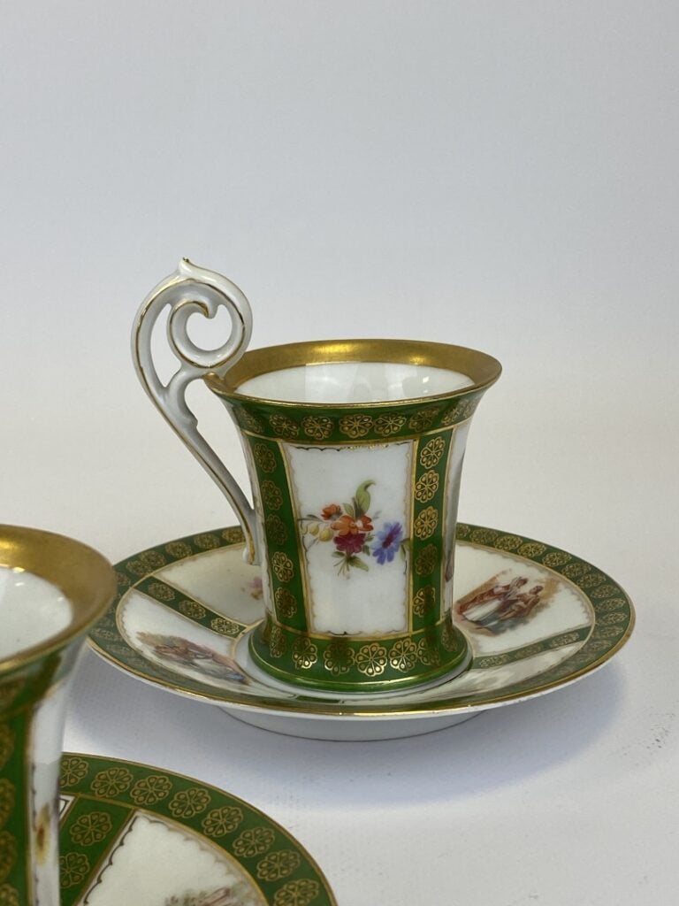 SEVRES (dans le goût) - Service à café en porcelaine comprenant six tasses et s…