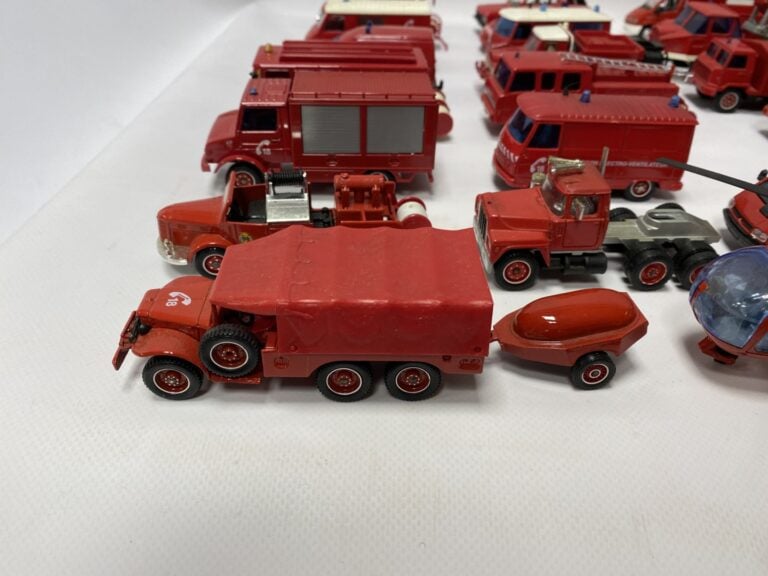 SOLIDO. - Collection de quarante-neuf véhicules de pompiers, pays divers, un hé…