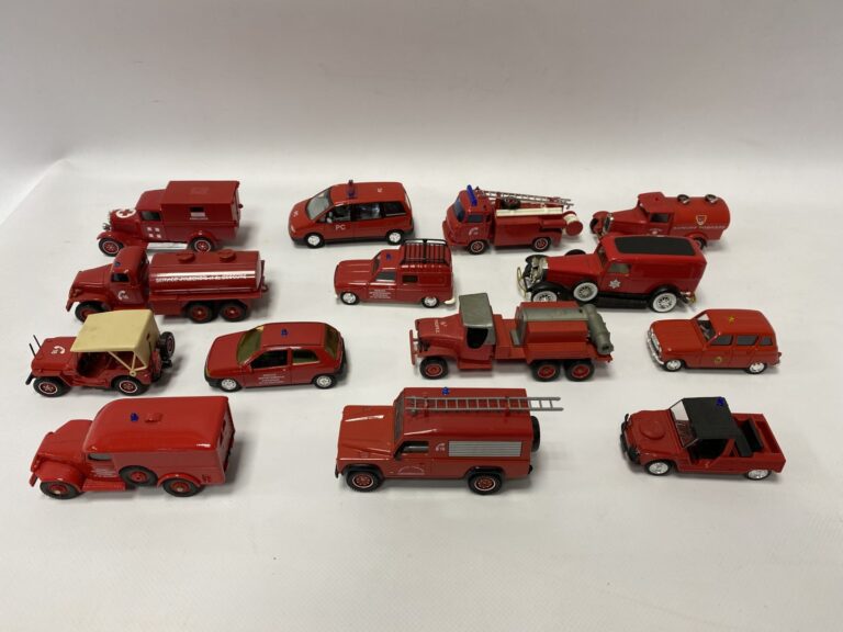 SOLIDO. - Collection de quarante-neuf véhicules de pompiers, pays divers, un hé…