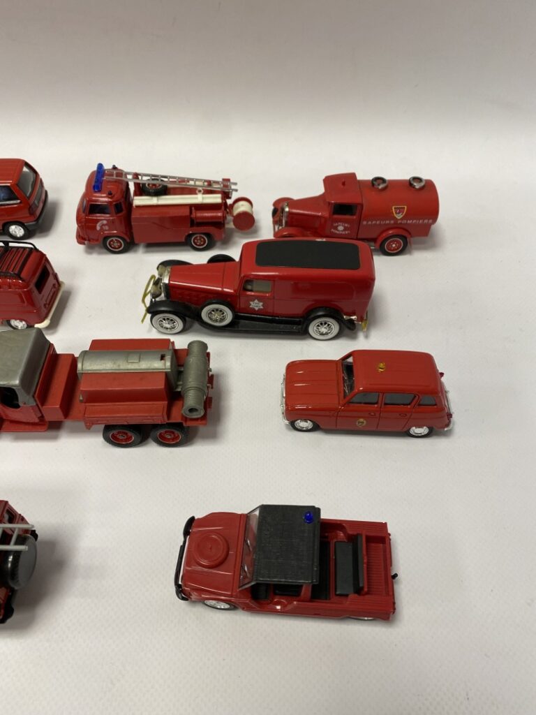 SOLIDO. - Collection de quarante-neuf véhicules de pompiers, pays divers, un hé…