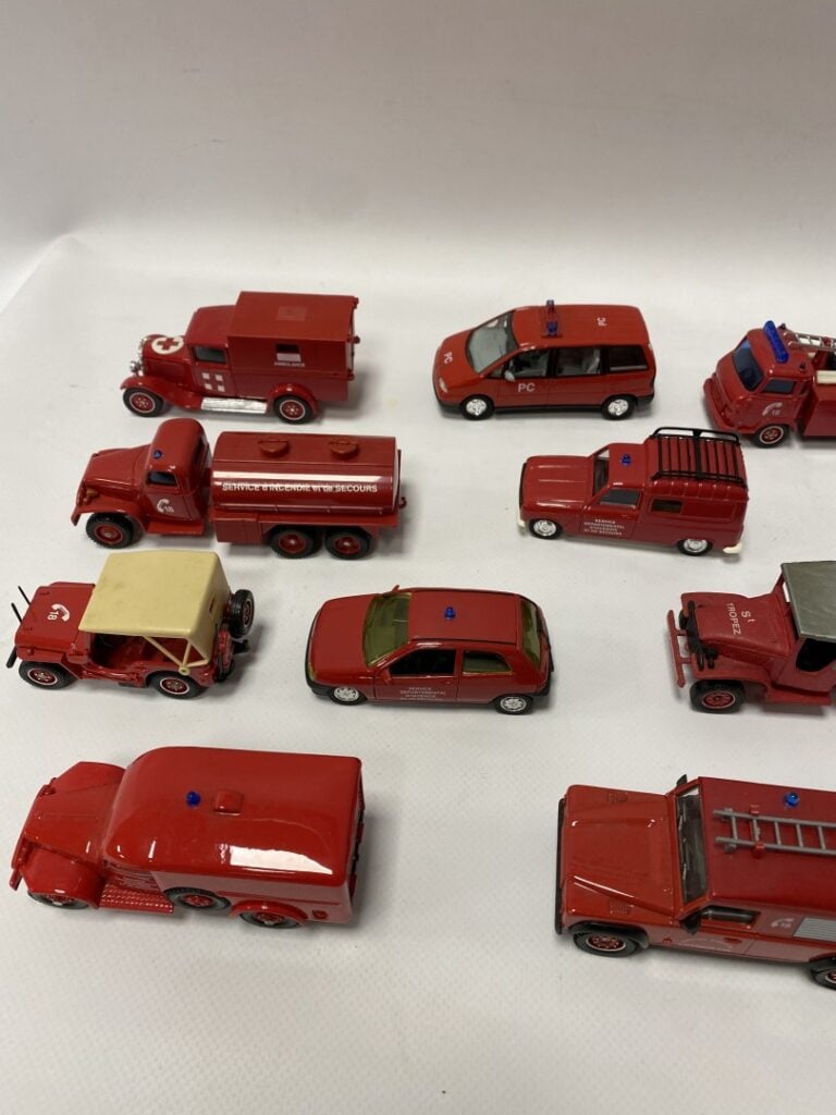 SOLIDO. - Collection de quarante-neuf véhicules de pompiers, pays divers, un hé…
