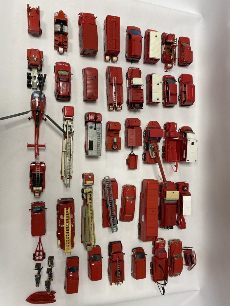 SOLIDO. - Collection de quarante-neuf véhicules de pompiers, pays divers, un hé…