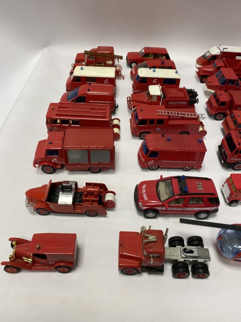 SOLIDO. - Collection de quarante-neuf véhicules de pompiers, pays divers, un hé…