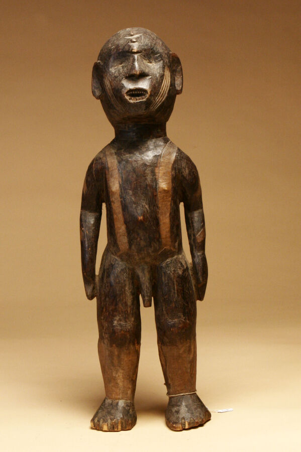 Statue masculine au visage scarifié ,, bois à patine pyrogravée, Banda, 47 cm,…