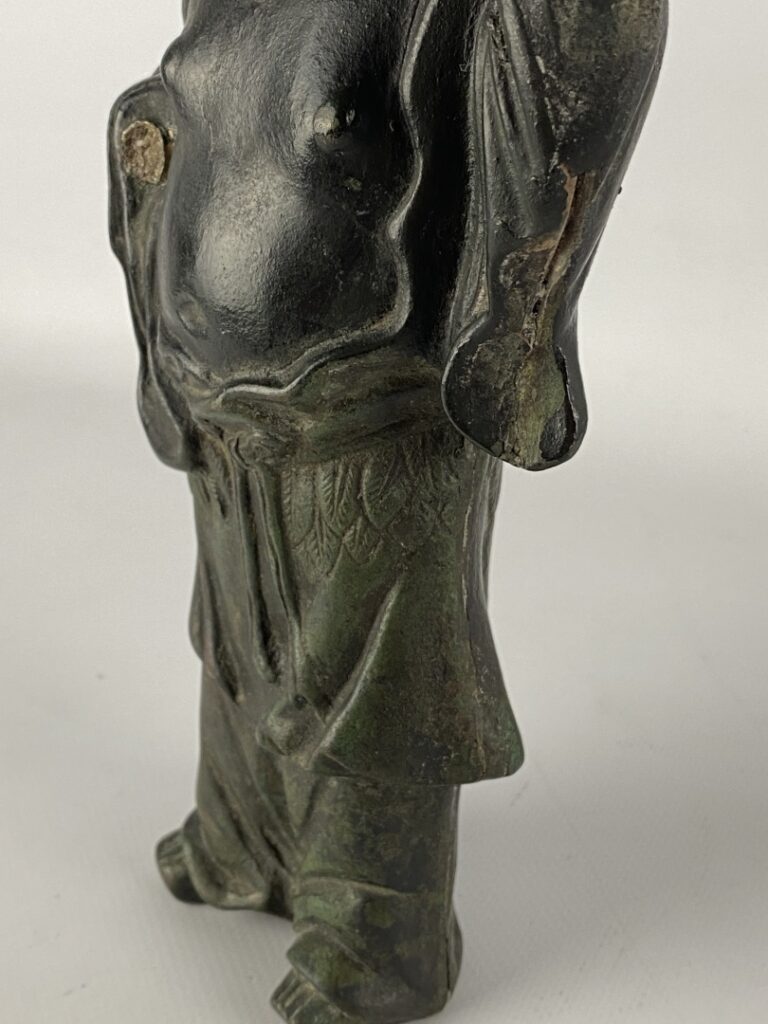 Statuette de bouddha en bronze à patine verte - Chine, dans le style Ming - Rep…
