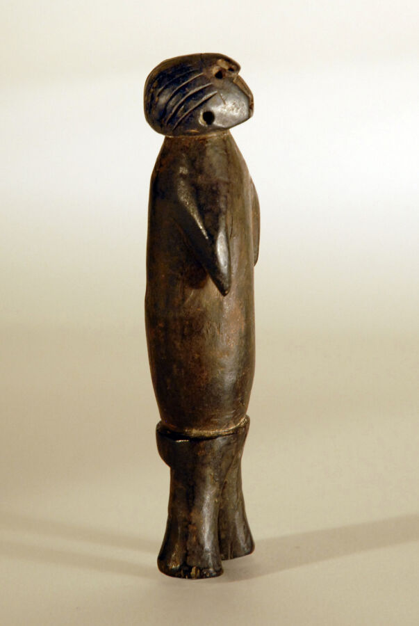 Statuette féminine en bois à patine laquée noire,Banda,Oubangui Chari ,Provenan…