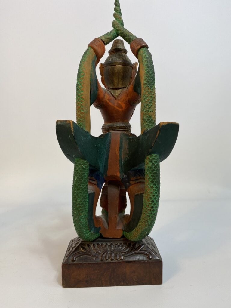 SUJET EN BOIS POLYCHROME SCULPTE A L'EFFIGIE GARUDA - Sud-Est Asiatique - Il es…