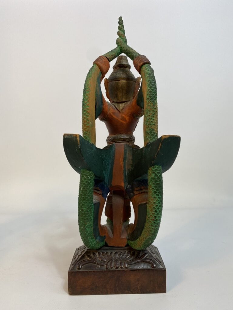 SUJET EN BOIS POLYCHROME SCULPTE A L'EFFIGIE GARUDA - Sud-Est Asiatique - Il es…