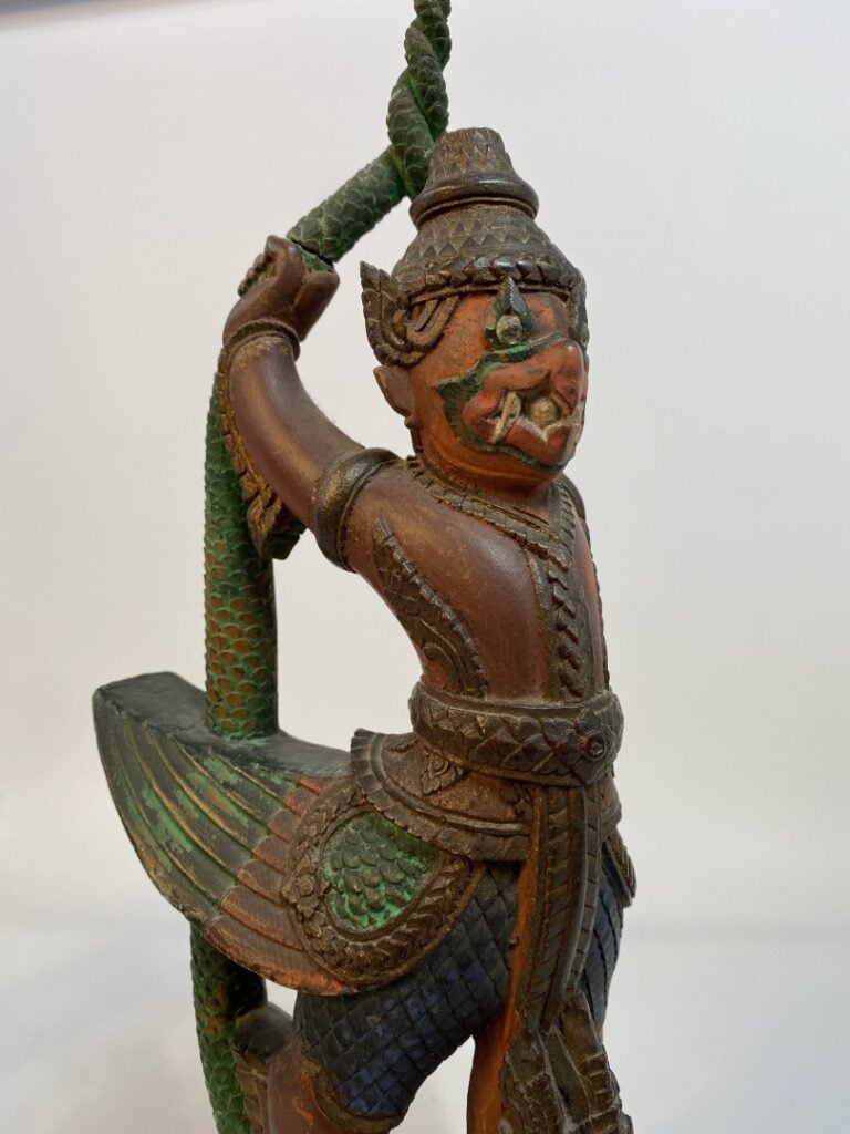 SUJET EN BOIS POLYCHROME SCULPTE A L'EFFIGIE GARUDA - Sud-Est Asiatique - Il es…