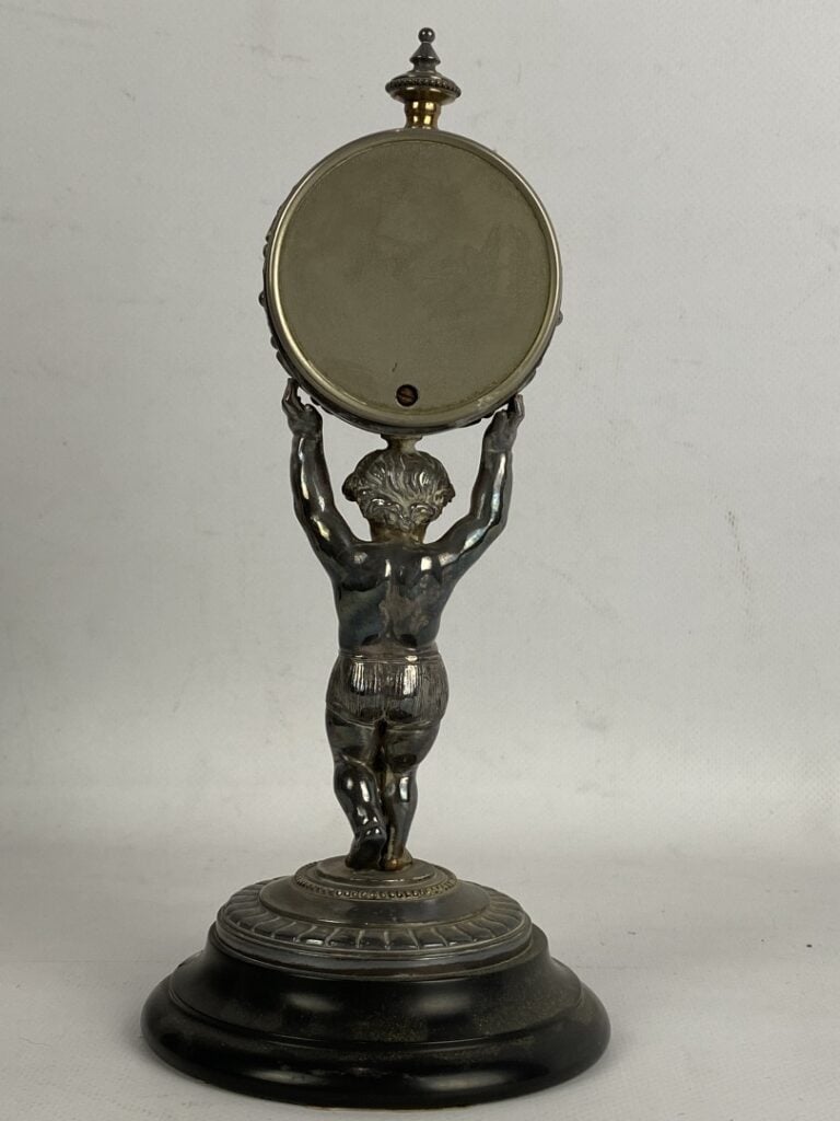 Sujet en bronze argenté sculpté figurant un putto soutenant un baromètre