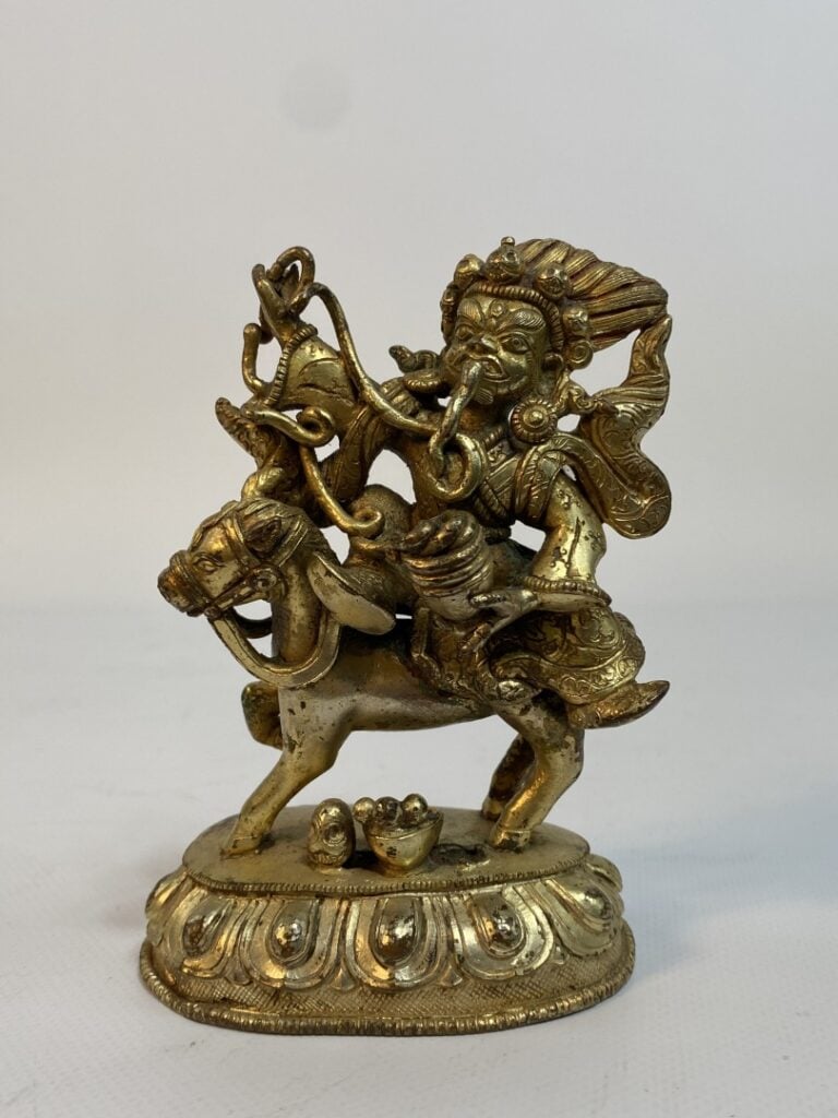 SUJET EN BRONZE DORE A L'EFFIGIE DE VAJRAPANI SUR SON CHEVAL - Tibet - Il est r…