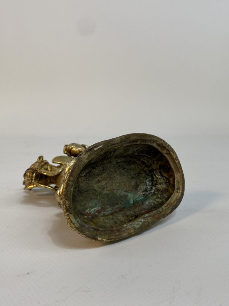 SUJET EN BRONZE DORE A L'EFFIGIE DE VAJRAPANI SUR SON CHEVAL - Tibet - Il est r…