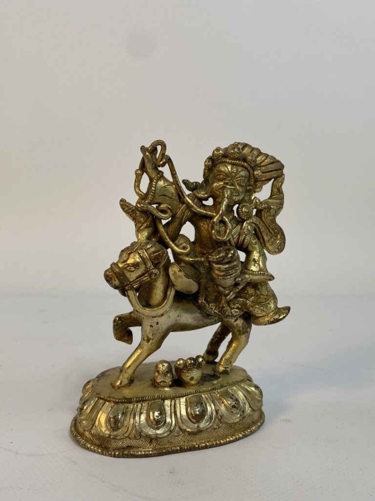 SUJET EN BRONZE DORE A L'EFFIGIE DE VAJRAPANI SUR SON CHEVAL - Tibet - Il est r…