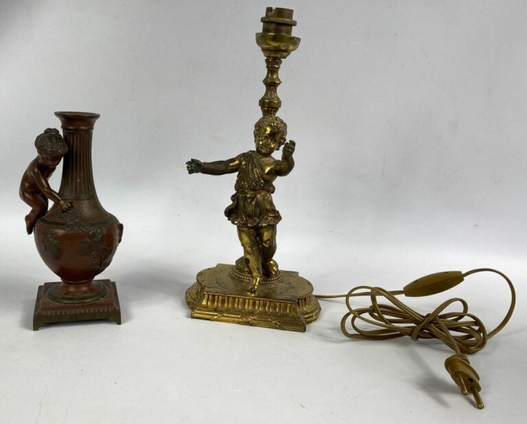 Sujet en bronze doré représentant un putti drapé (monté en lampe) - On joint un…