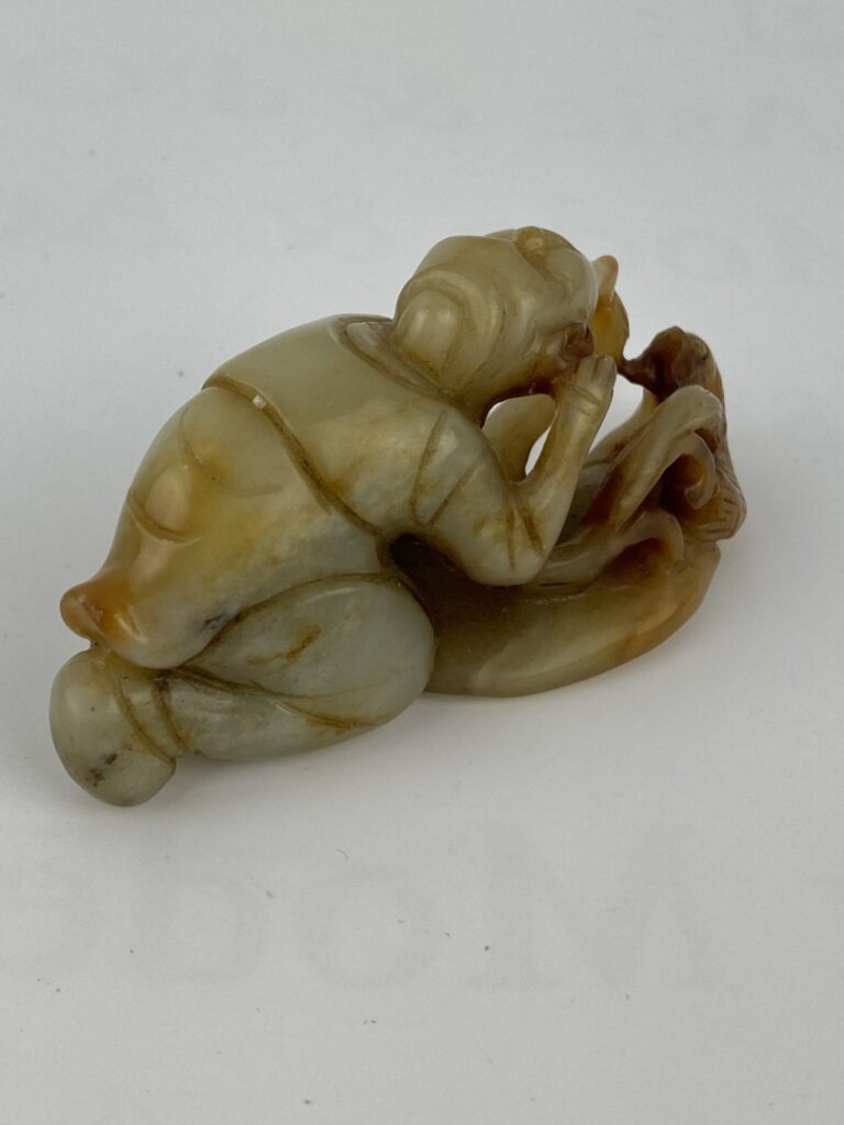 Sujet en jade veiné de rouille sculpté à l'effigie d'une pêcheur - Chine - Il e…