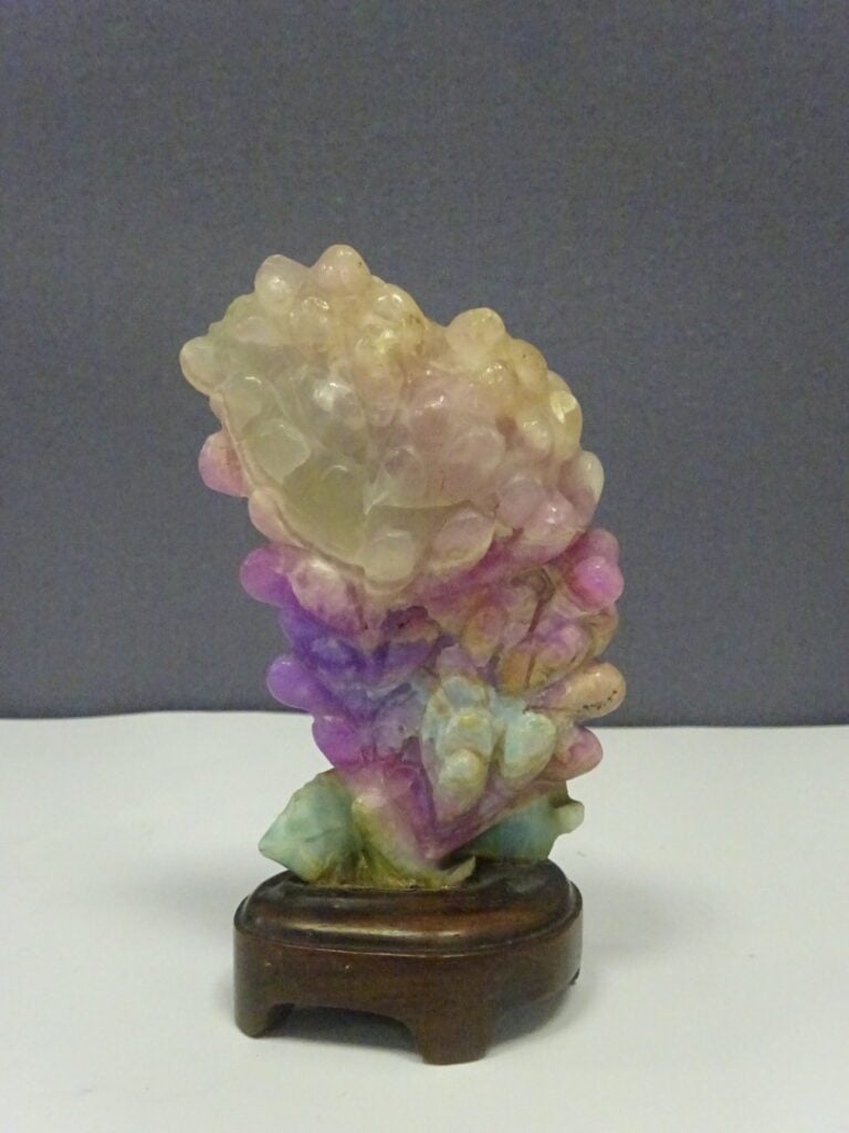 [-] SUJET EN PIERRE DURE/QUARTZ FORMANT MILLET - H (avec socle): 12,5 cm