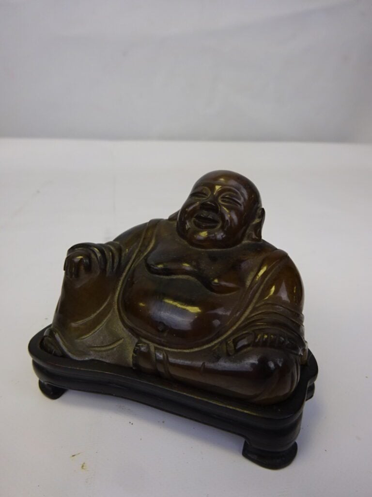 SUJET EN PIERRE DURE REPRESENTANT UN BOUDDHA ALLONGE - Chine, XXe siècle - Buda…